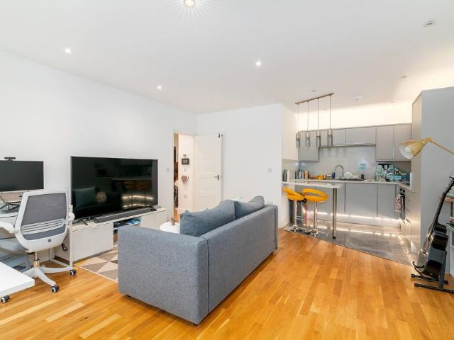 Apartment for rent in Alperton, Greater London