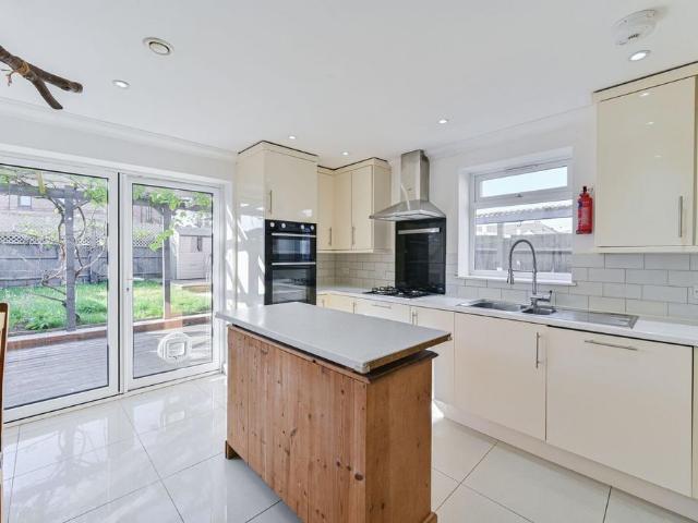 House for rent in London Borough of Merton, Collier's Wood