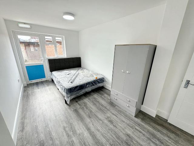 Room for rent in Hayes, Greater London