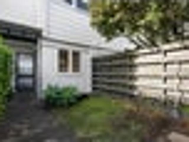 Apartment for rent in Hillsborough, Oroua County