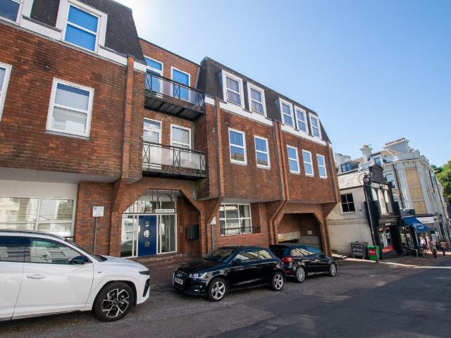 Apartment for rent in Broadwater Down, Sandown Park