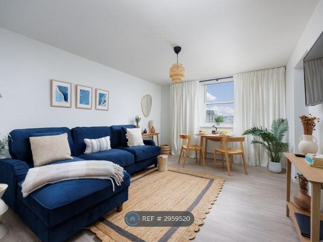 Apartment for rent in Stonehouse, Mount Wise