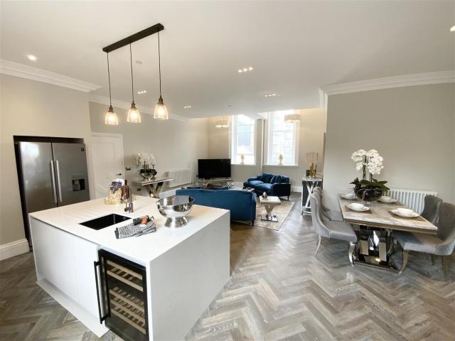 Apartment for rent in Cardiff Bay, Falcon Lodge