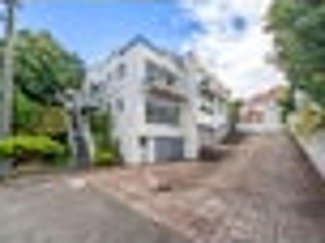 Townhouse for rent in Mount Victoria