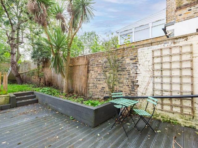 Apartment for rent in Ferme Park, Greater London