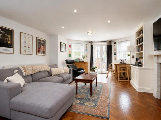 Apartment for rent in Ferme Park, Greater London
