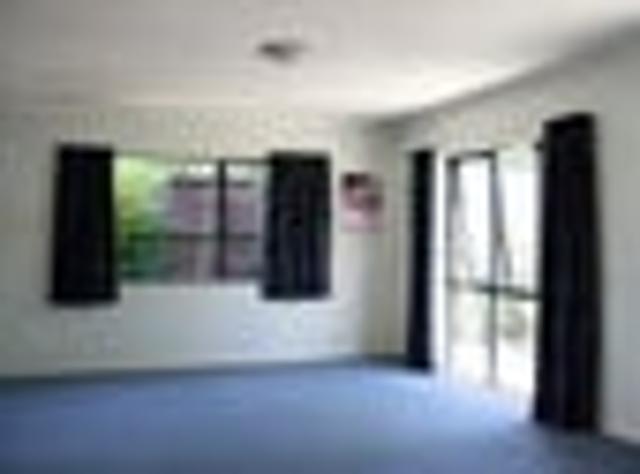 Townhouse for rent in Mount Wellington, Oroua County