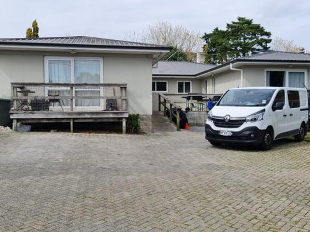 Apartment for rent in Penrose, Oroua County