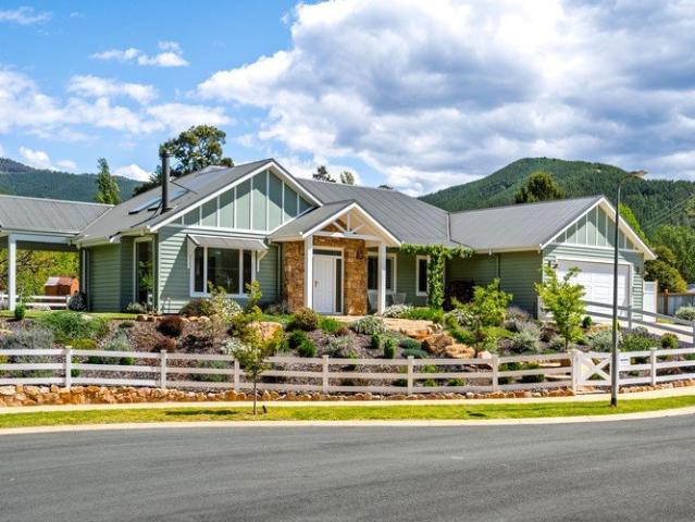 House for sale in Bright, Alpine Shire
