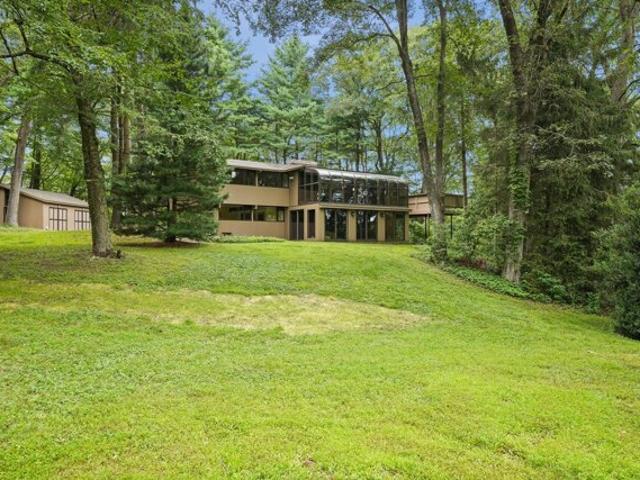 House for sale in Wilton