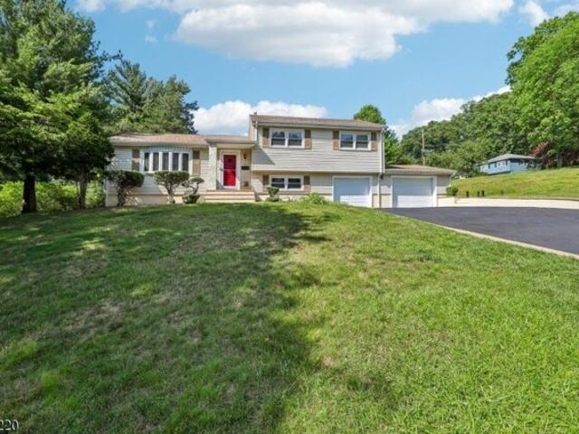 House for sale in Cedar Grove, New Jersey