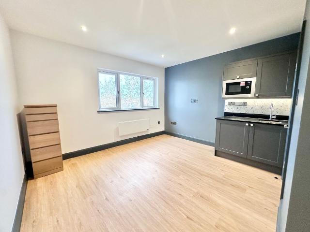 Studio for rent in Swanscombe and Greenhithe, Monks Orchard