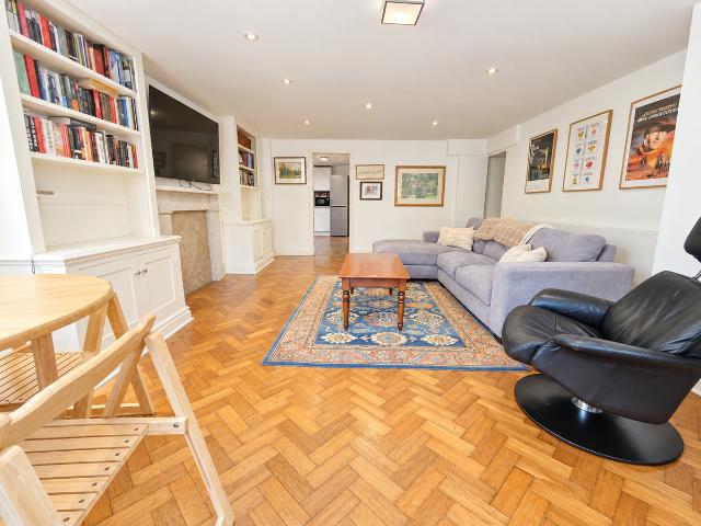 Apartment for rent in Ferme Park, Greater London
