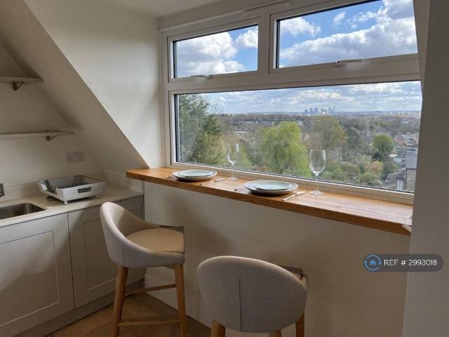 Apartment for rent in Stroud Green, Greater London