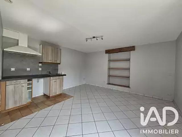 Appartement location à Quartier St-Laurent du Jura, Mouzon