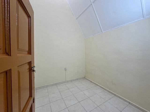 Terraced House for sale in Malaka