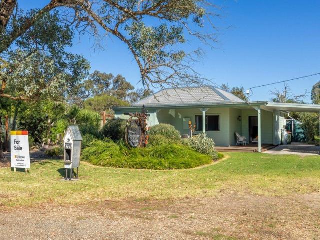 House for sale in Fernbank, Victoria