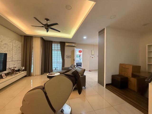 Terraced House for sale in Malaka