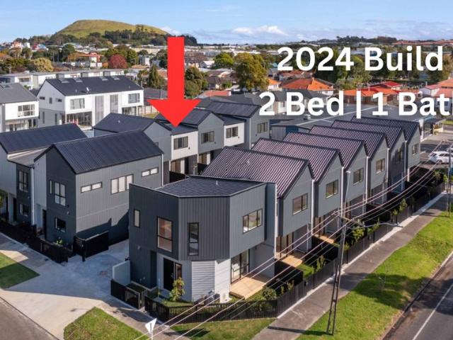 Townhouse for rent in Point England