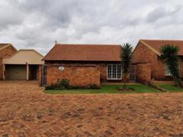 Townhouse for sale in Waterkloof, Gauteng