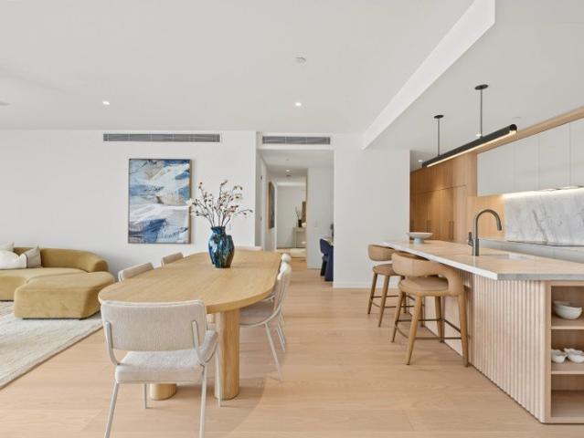 Apartment for sale in Biggera Waters, Gold Coast City