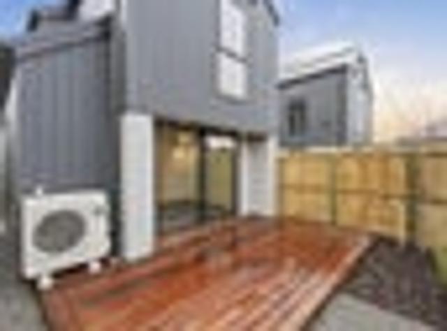 Townhouse for sale in Chaslands, Canterbury