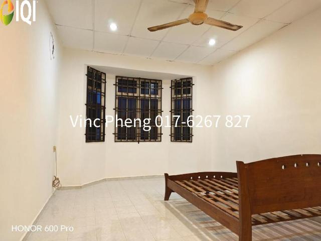House for rent in Malaka