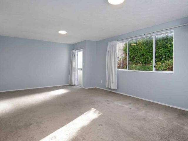 Townhouse for rent in Otakou