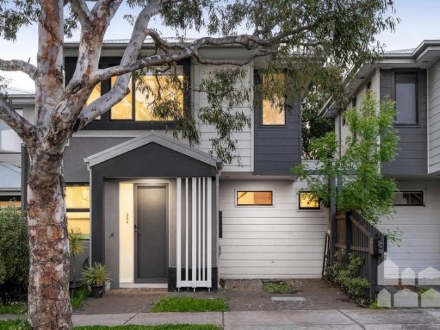 Townhouse for sale in Camerons Creek, Victoria