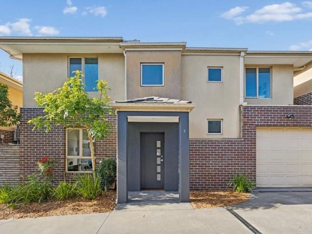 Townhouse for sale in Camerons Creek, Victoria