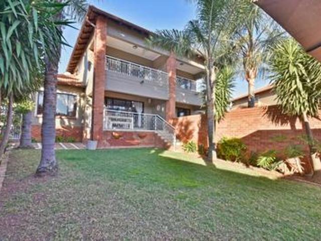 Townhouse for sale in Vosloorus, Gauteng