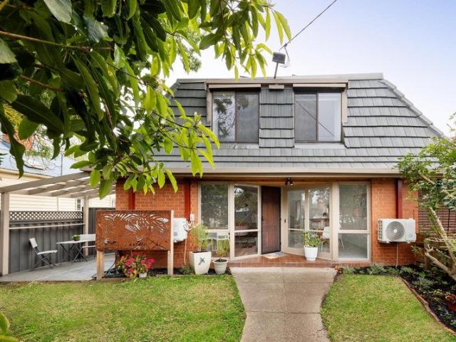 Townhouse for sale in Alphington, Melbourne