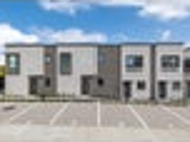 Townhouse for sale in Birkdale, Kaipātiki