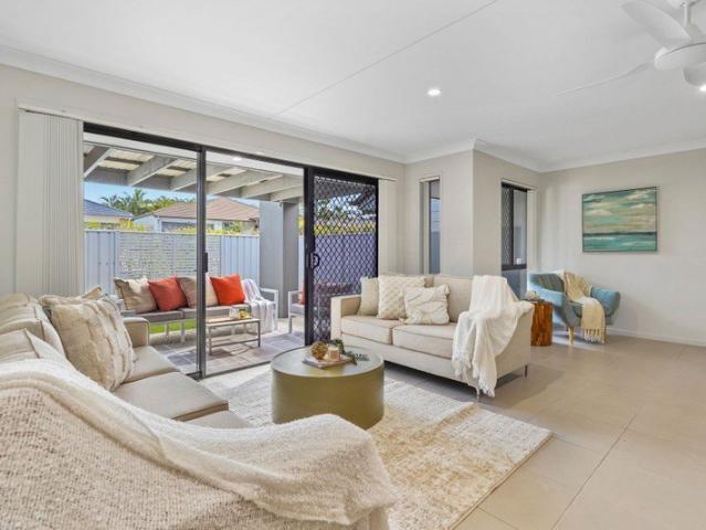 Apartment for sale in Pacific Pines, Gold Coast City