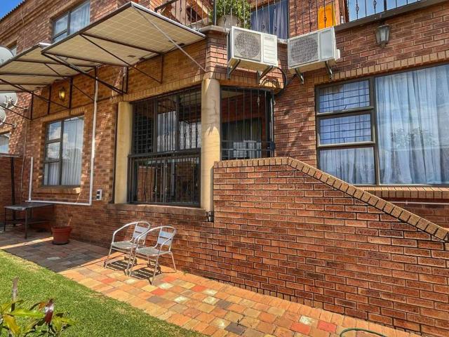 Townhouse for sale in Vosloorus, Gauteng