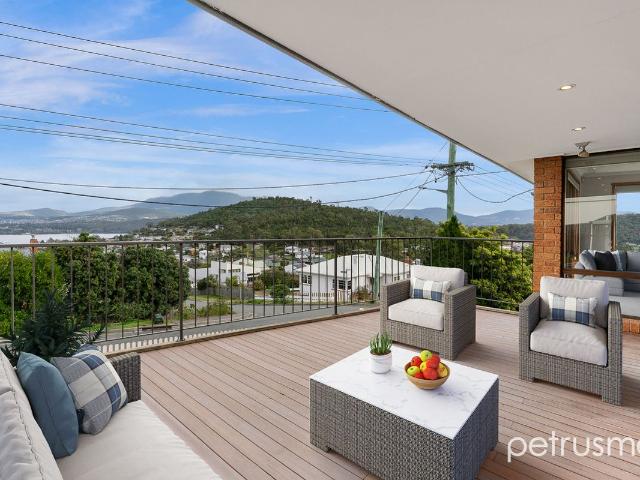 House for sale in Lindisfarne, Tasmania