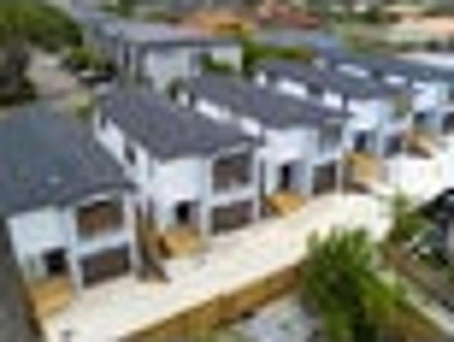 Townhouse for sale in Kelston