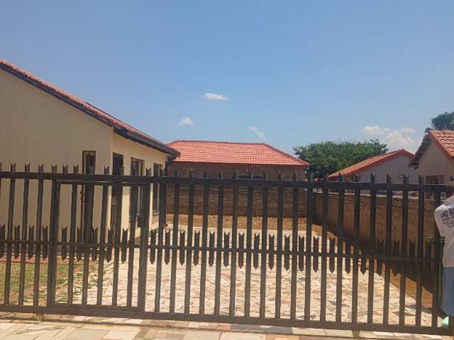 House for rent in Fir Grove, Akasia