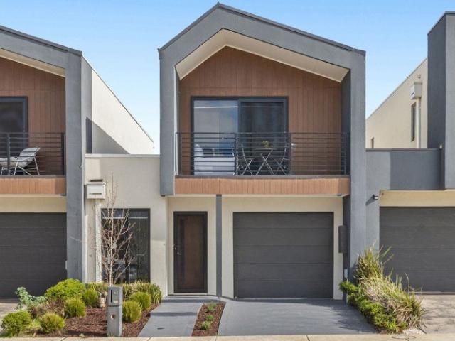 Townhouse for sale in Camerons Creek, Victoria