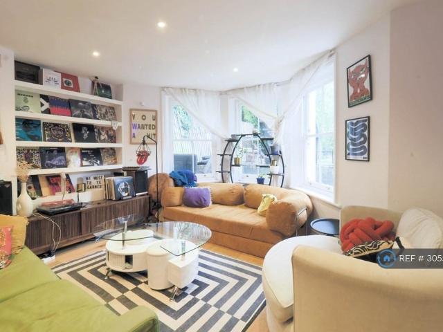 Apartment for rent in Brondesbury Park, Greater London