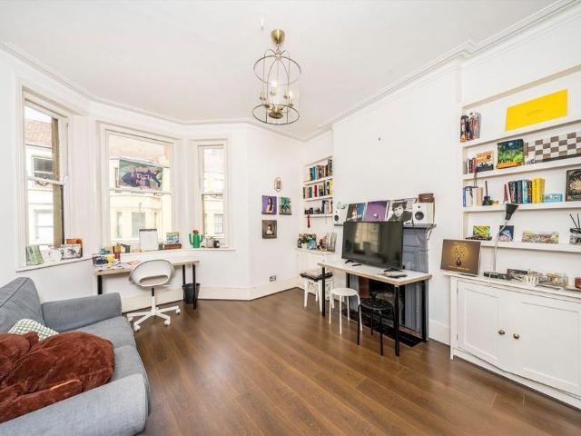 Apartment for rent in Stockwell Park, Greater London