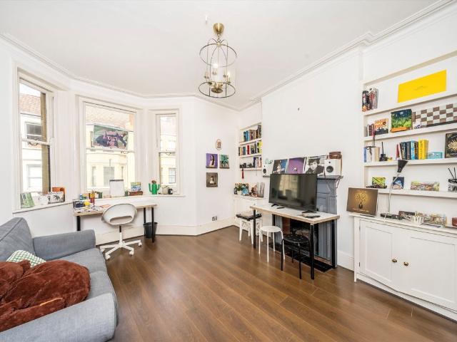Apartment for rent in Stockwell Park, Greater London