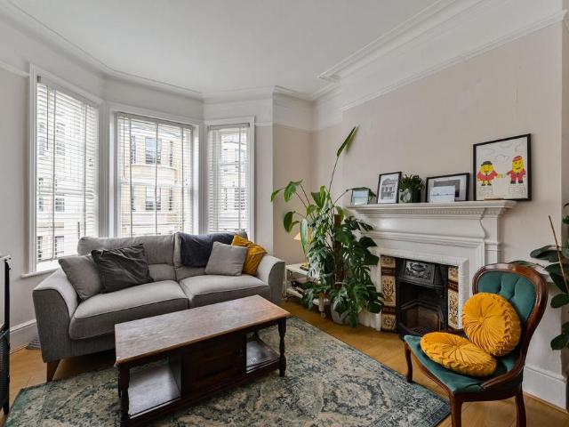 Apartment for rent in Oval, Greater London