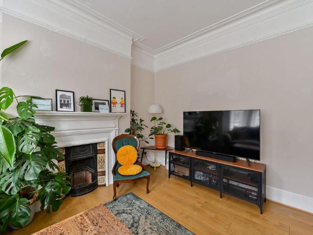 Apartment for rent in Stockwell Park, Greater London