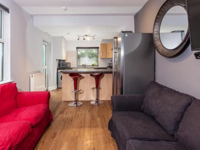 House for rent in Plasnewydd, Falcon Lodge