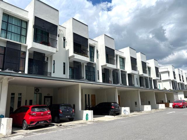 Townhouse for sale in Kuching, Bahagian Kuching