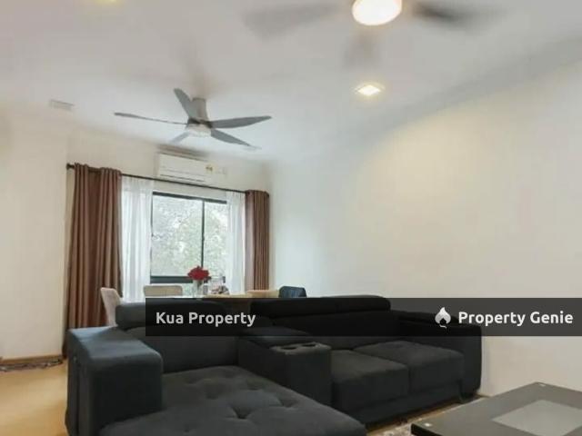 Townhouse for sale in Batu Kawa