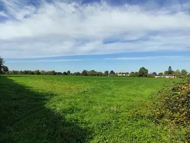 Terrain vente à Résidence du Stade, Moyaux