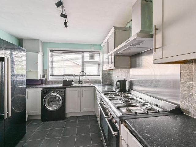 Apartment for rent in Furzedown, Greater London