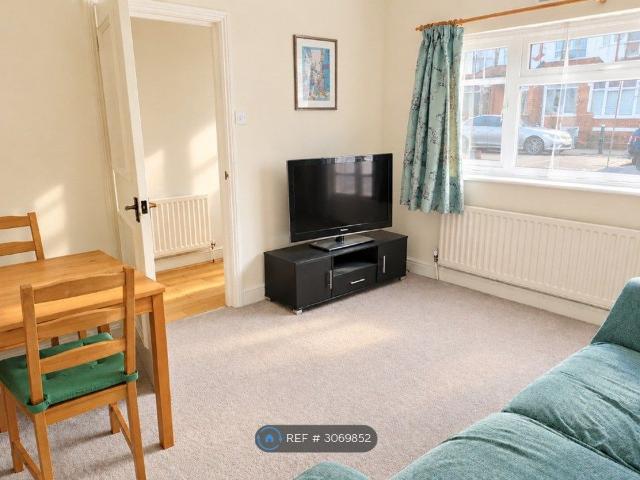 Apartment for rent in Streatham Park, Greater London